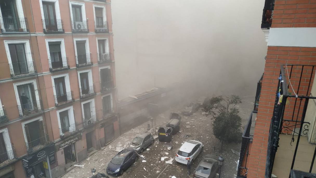 Madrid, rue Toledo, peu après une explosion d'origine inconnue, le 20 janvier 2021. 
