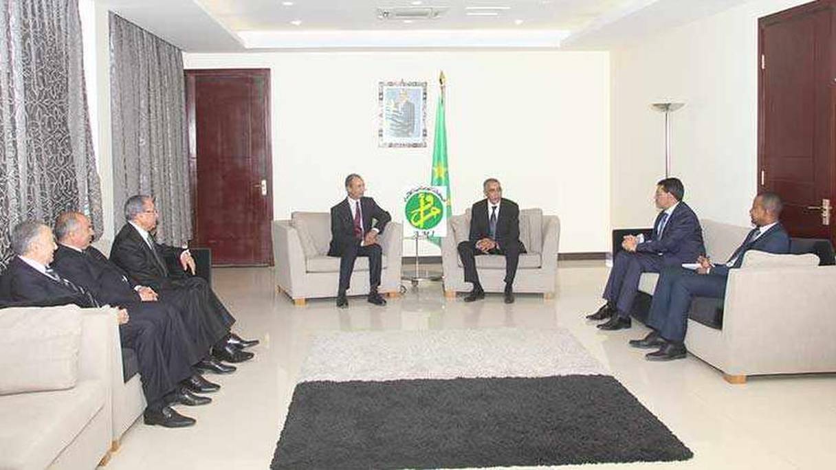 Le ministre Mohamed Hassad et son homologue mauritanien, Mohamed Ould Mohamed Rara, co-présidant, hier jeudi, la réunion sécuritaire de l'UMA.  
