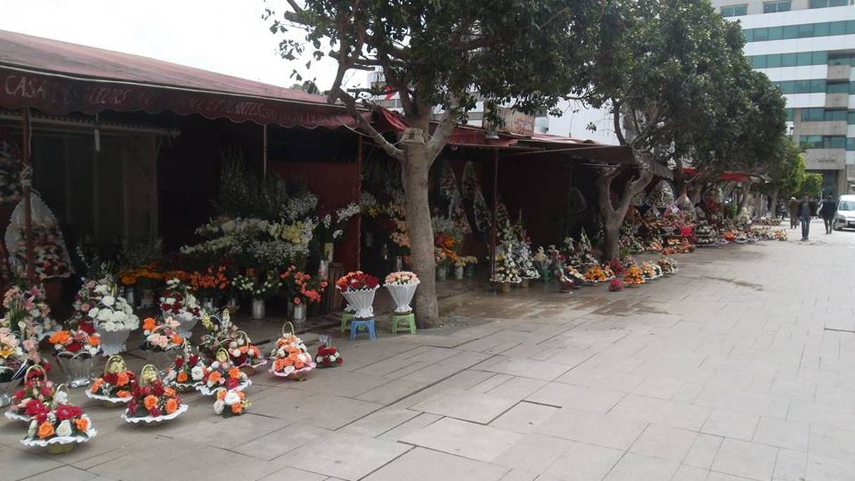Le marché aux fleurs de Rabat sur la Place Moulay El Hassan (ex-Place Pietri).
