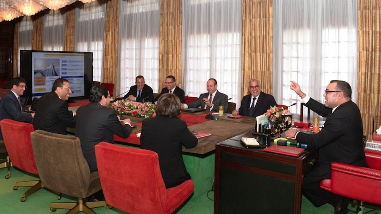 Le roi Mohammed VI a présidé, le 17 mars, une réunion consacrée au plan solaire.
