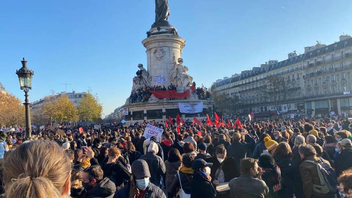 Lors de la manifestation de la diaspora marocaine, samedi 28 novembre 2020 place de la République à Paris
