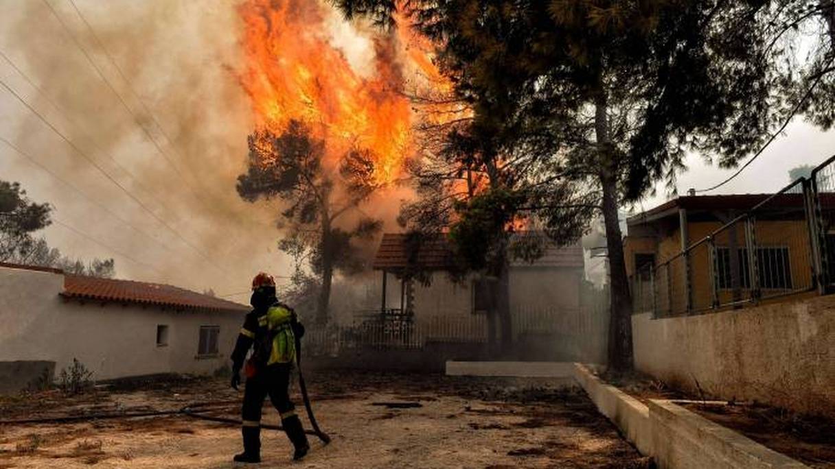 La Grèce est en deuil après des incendies meurtriers. 
