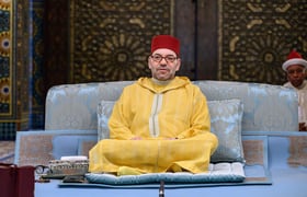 Le roi Mohammed VI présidant la quatrième causerie religieuse du mois sacré de ramadan 1445 de l’hégire, au Palais royal à Casablanca, le 28 mars 2024.