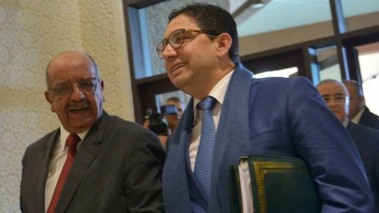 Le MAECI, Nasser Bourita, accueilli le 21 janvier 2018 à Alger, par son homologue algérien, Abdelkader Messahel.
