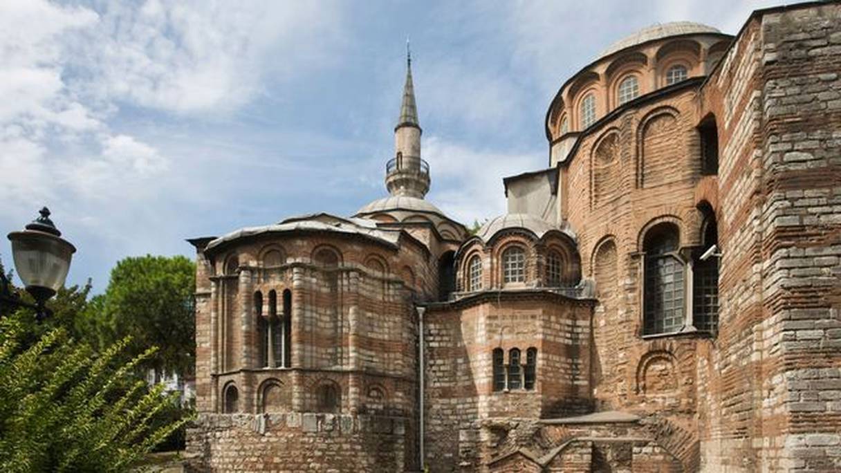 L’église byzantine de la Chora d'Istanbul, convertie en musée après la Seconde Guerre mondiale, est surtout connue pour ses magnifiques mosaïques et fresques datant du XIVe siècle.
