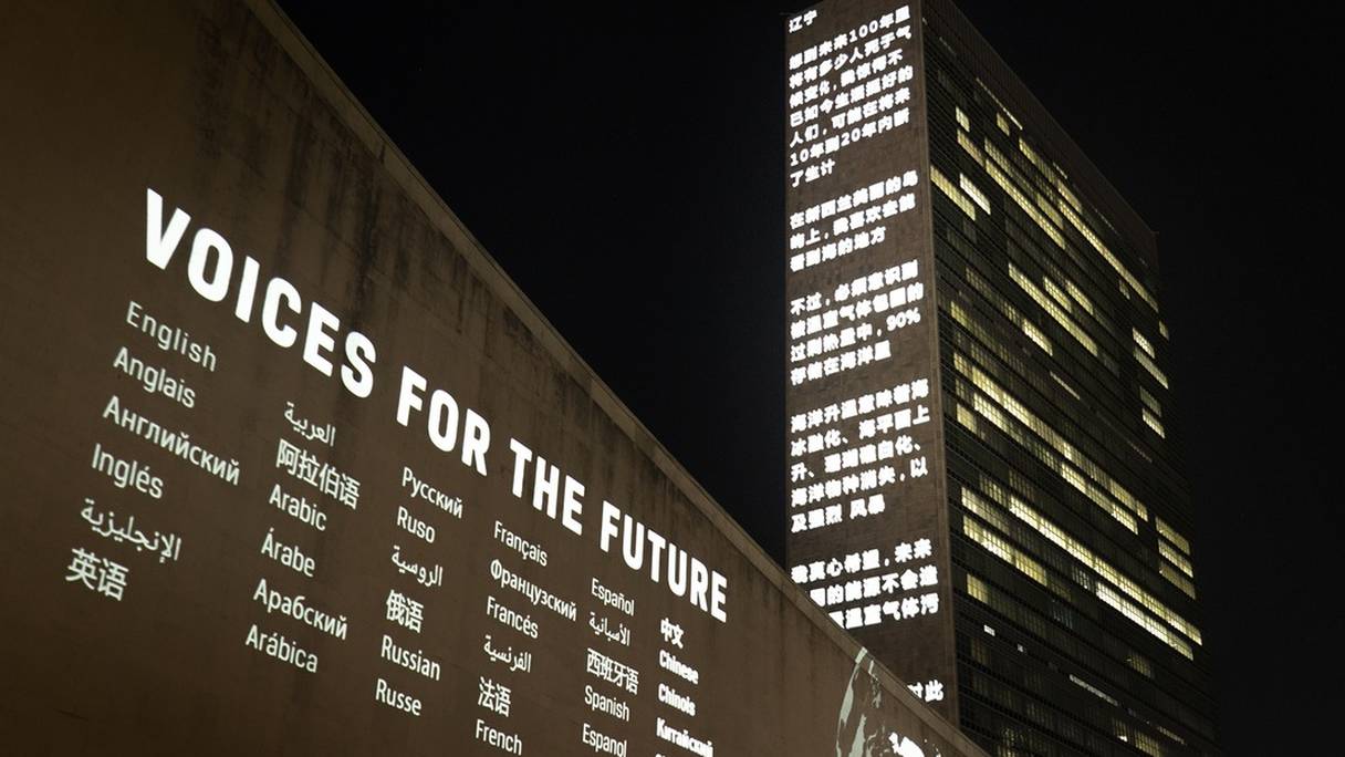 "Voices for the future", est un spectacle de lumières qui a illuminé vendredi 20 septembre en soirée le bâtiment de l’Assemblée générale et l’immeuble de 38 étages du Secrétariat général de l’ONU. 

