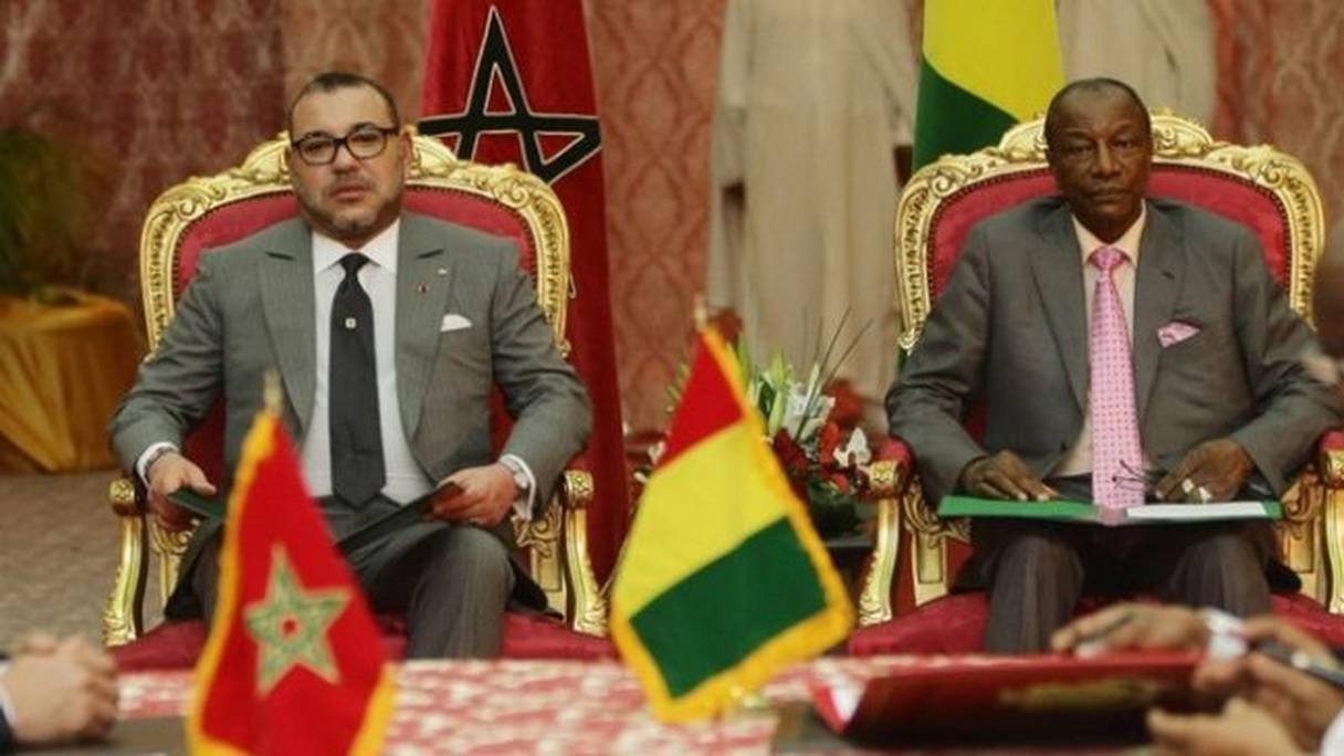 Mohammed VI, roi du Maroc, et Alpha Condé, président de la République de Guinée-Conakry, président en exercice de l'Union africaine.
