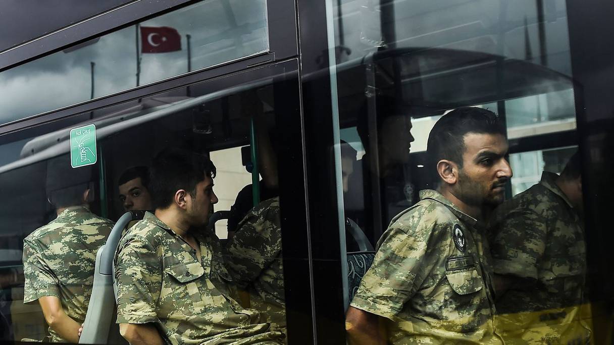 Les soldats turcs libérés ont affirmé n'avoir pas été mis au courant par leur hiérarchie du coup d'Etat.
