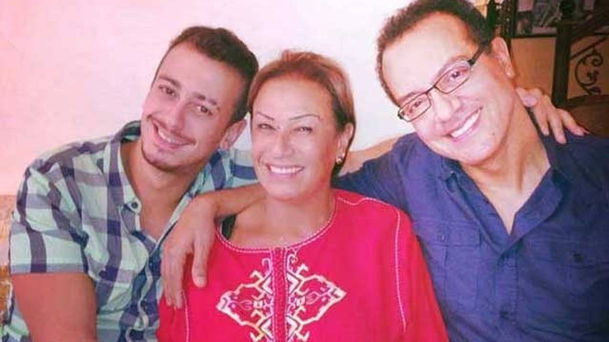 Saâd Lamjarred avec sa mère, la comédienne Nezha Regragui, et son père, le chanteur Bachir Abdou.
