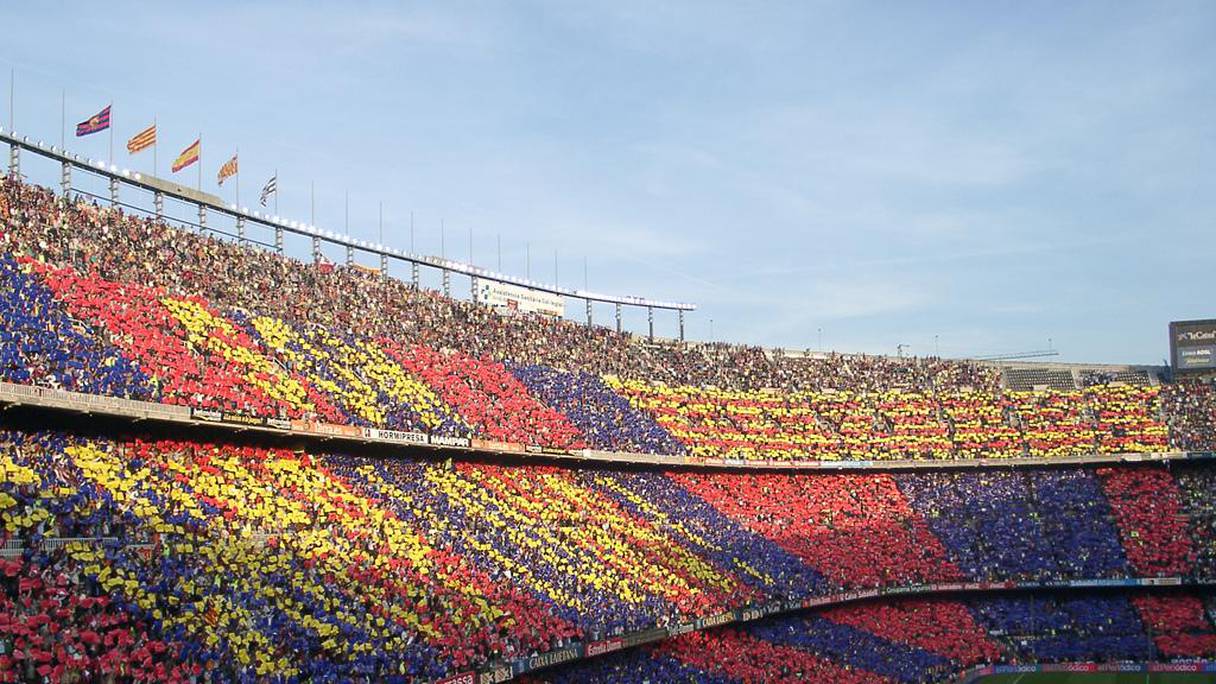 Un marocainb s'est vu refusé la nationalité espagnole car il ne connaissait pas entre autres, le nom du stade du FC Barcelone. 
