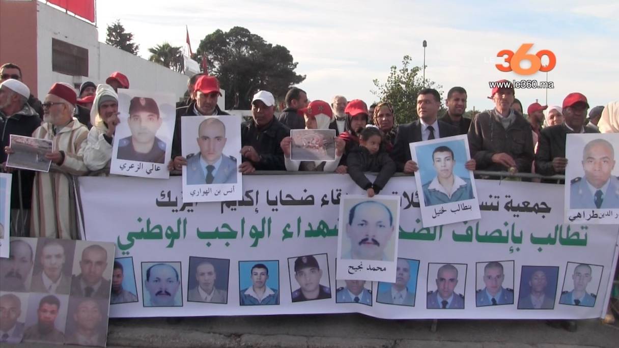 Sit-in des familles des victimes des événements de Gdeïm Izik, qui ont coûté la vie à 11 éléments des forces de l'ordre.
