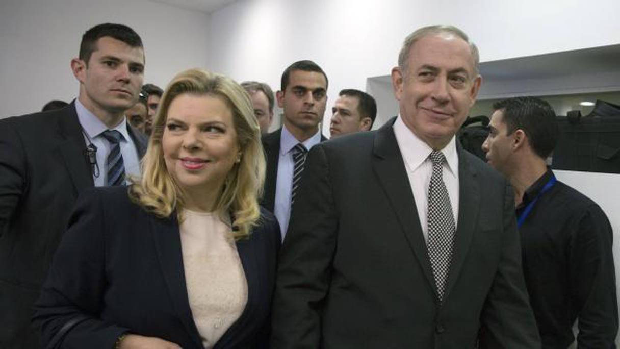 Benjamin Netanyahu et son épouse Sara arrivent ensemble au tribunal
