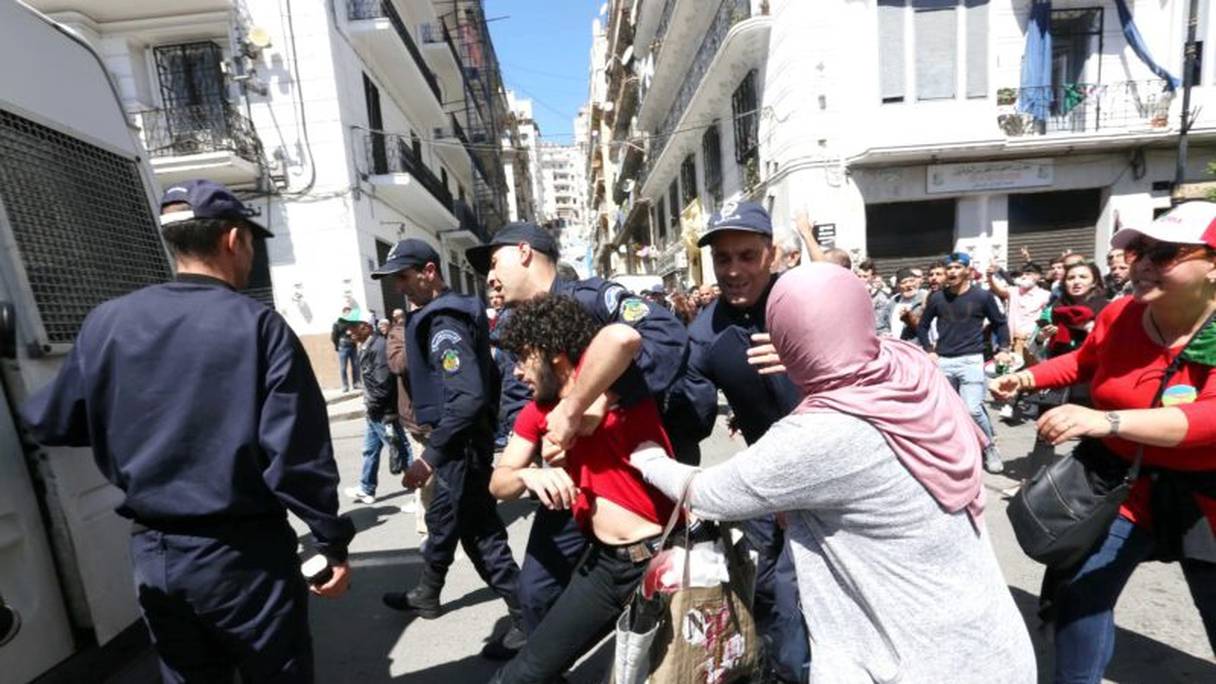 Le régime algérien s'attaque de plus en plus à la presse qui couvre le Hirak.
