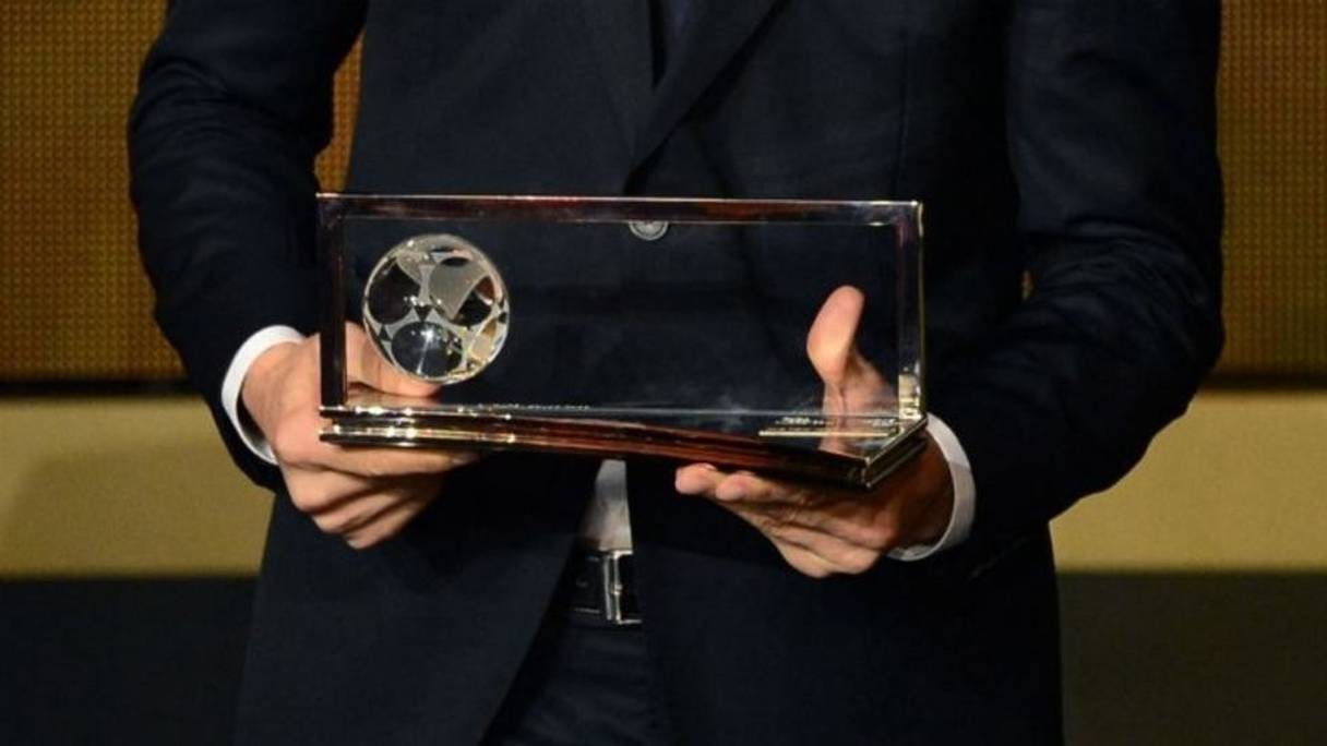Le Prix Puskás, remis chaque année à l'auteur du plus beau but de la saison.
