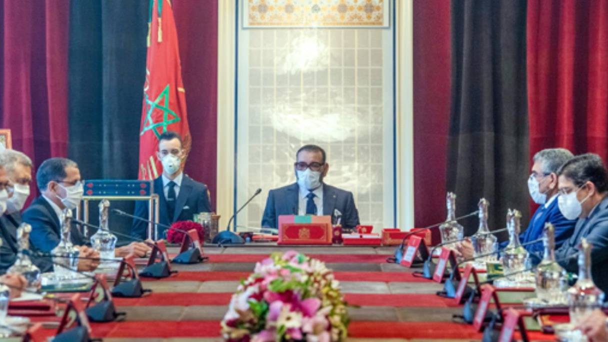 Conseil des ministres présidé le 6 juillet 2020 par le roi Mohammed VI, en présence du prince héritier Moulay El Hassan, au Palais royal de Rabat. 
