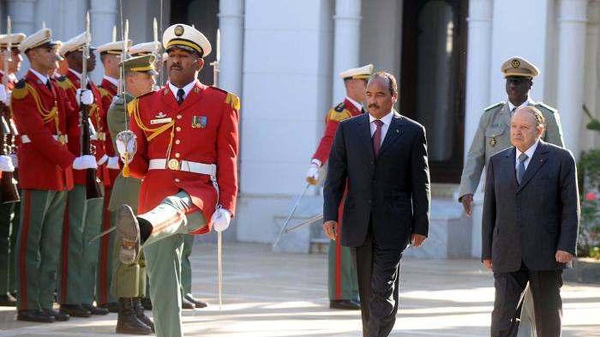 Le président mauritanien, Mohamed Ould Abdelaziz, reçu par son homologue Abdelaziz Bouteflika, lors d'une visite officielle à Alger en 2011. 
