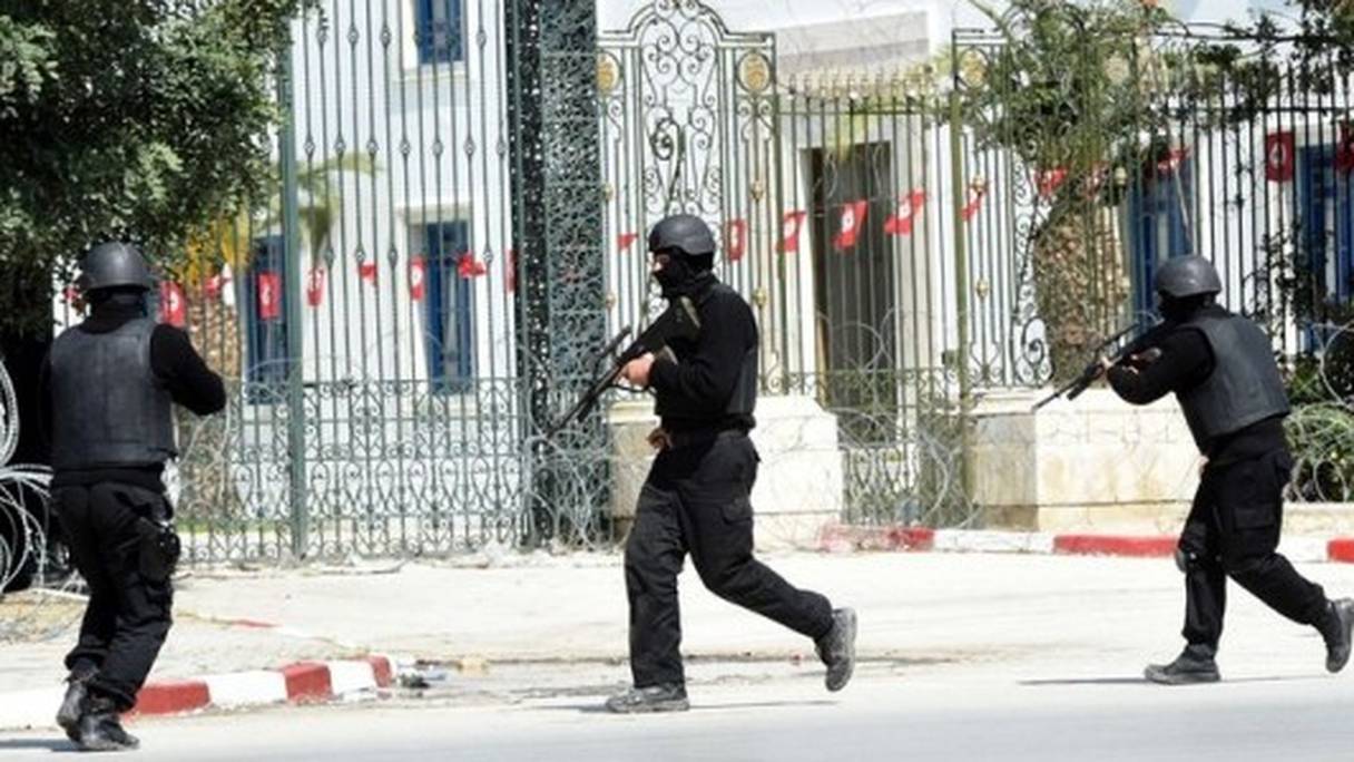 Les forces de l'ordre tunisiennes intervenant lors de l'attaque du musée du Bardo le 18 mars 2015. 
