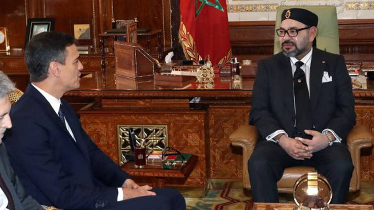 Le roi Mohammed VI recevant le président du gouvernement espagnol, Pedro Sanchez, à Rabat.
