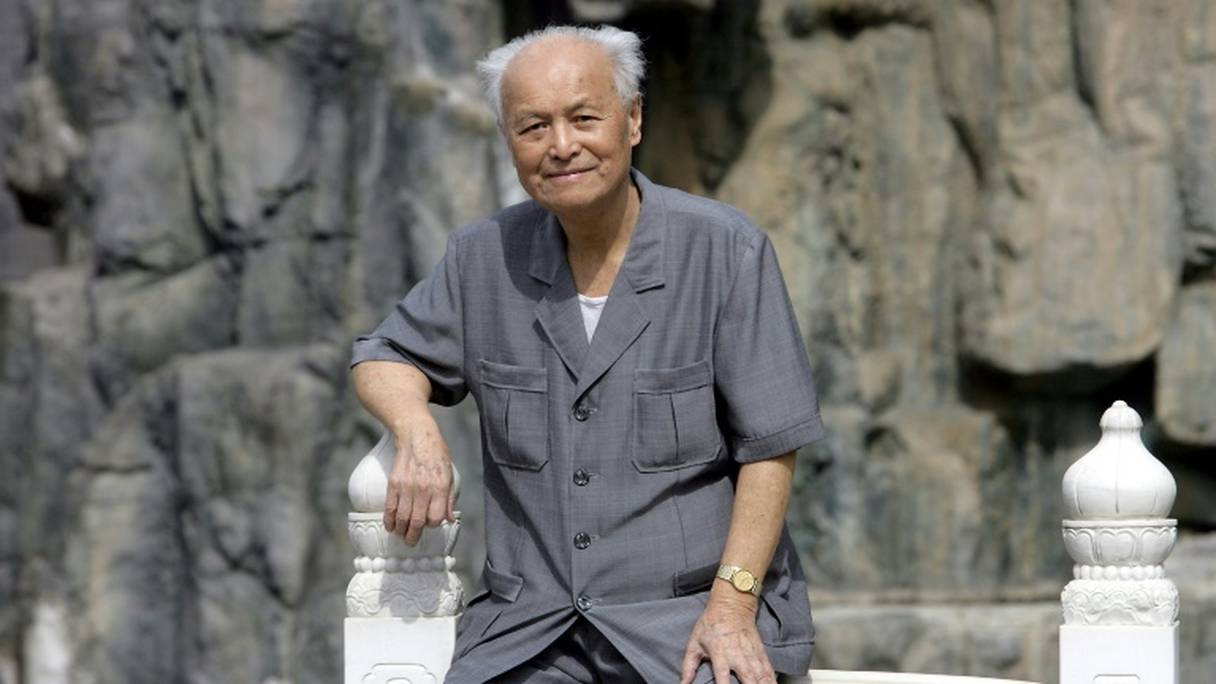 Li Rui, alors âgé de 89 ans, pose pour une photo lors d'une interview à Pékin le 5 septembre 2006.
