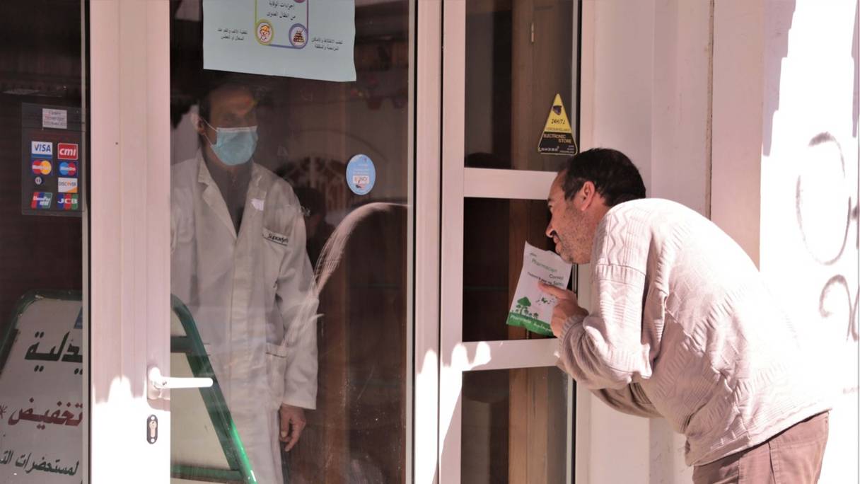 Respect des mesures de distanciation sociale afin de limiter la propagation du coronavirus au Maroc.
