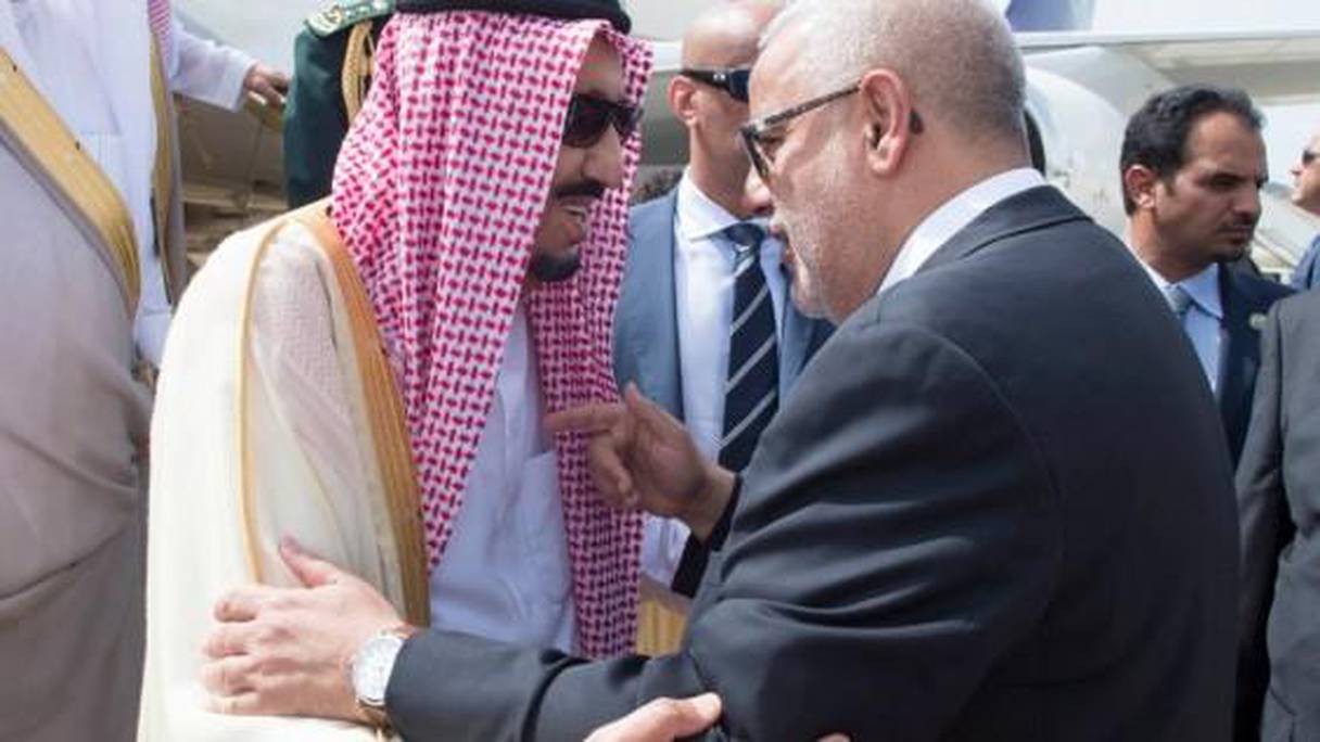 Abdelilah Benkirane accueillant le roi Salman à l'aéroport tangérois Ibn Battouta, dimanche 2 août dernier. 
