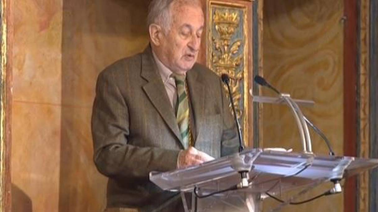 Juan Goytisolo fait un discours après la remise de son Prix Cervantes

