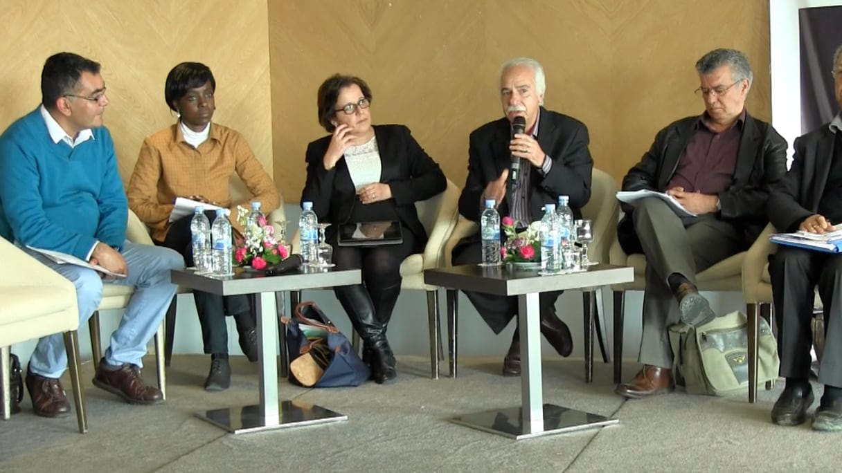 Abdellatif Laâbi, intervant lors de la conférence-débat organisée, le 21 mars à Rabat, à l'occasion de la Journée mondiale contre le racisme.

