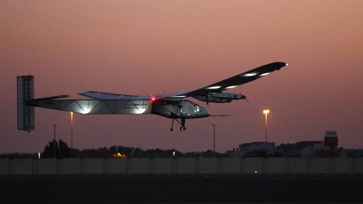 Propulsé uniquement par l'énergie solaire, le Solar Impulse 2 va tenter de faire le tour du monde.

