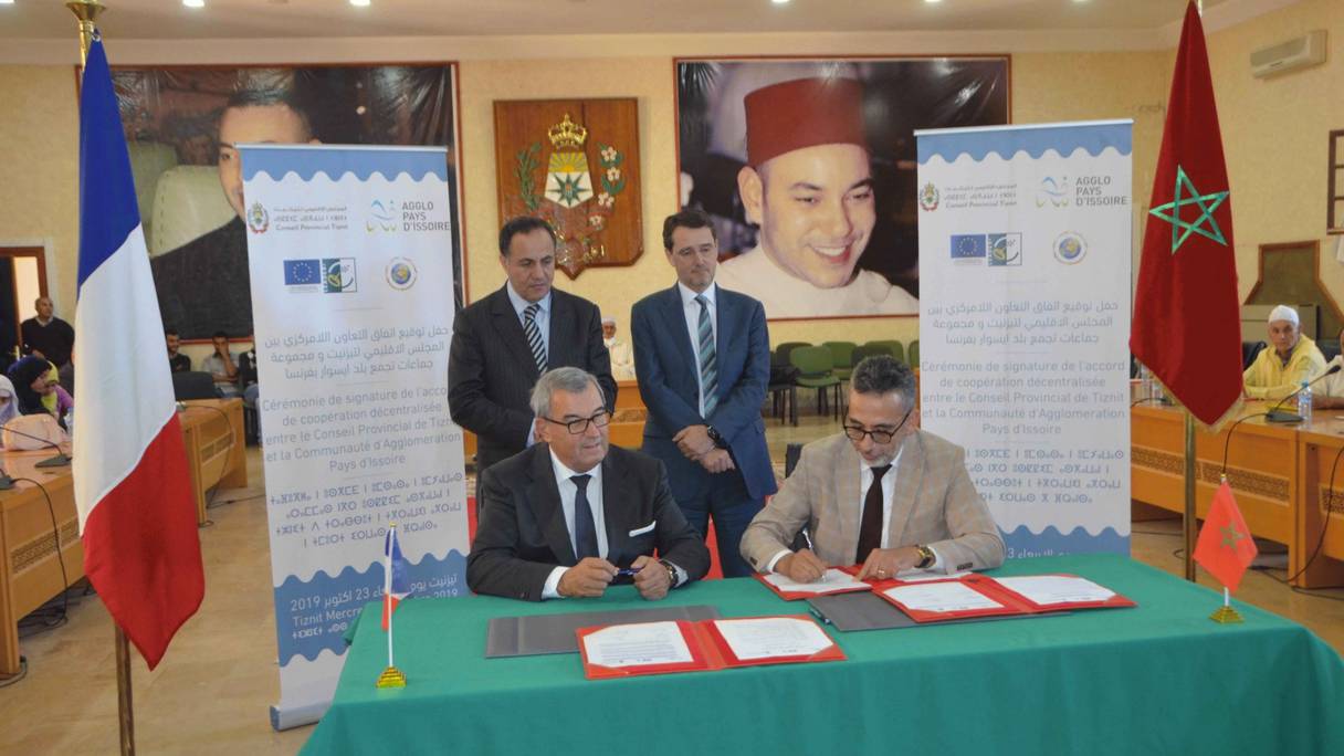 Cérémonie de signature de l'accord de coopération entre le conseil provincial de la région de Tiznit et la commauté d'agglomération d'Issoire.
