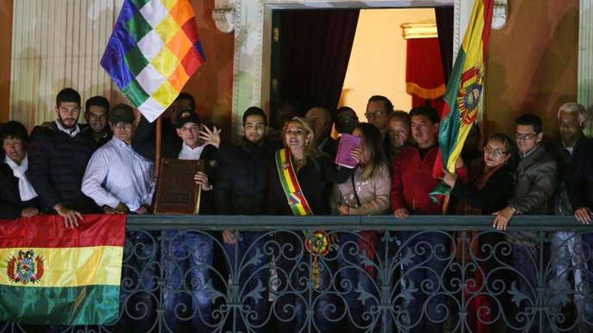 Jeanine Añez, vice-présidente du Sénat bolivien, a pris ses fonctions de présidente par intérim de la république de Bolivie, dans la soirée du mardi 12 novembre 2019, en remplacement du dictateur Evo Morales qui s'est exilé au Mexique. 
