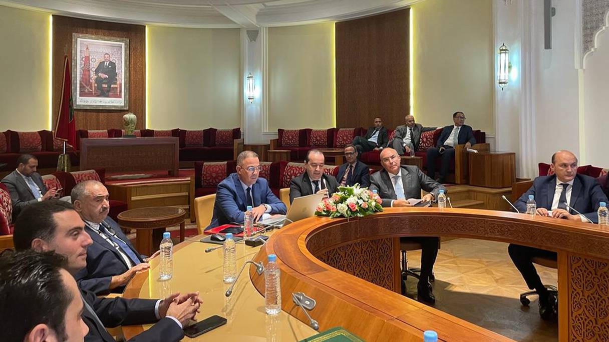 Réunion de la commission des finances de la Chambre des représentants, en présence de Fouzi Lekjaa, ministre délégué chargé du Budget, le 11 octobre 2022.
