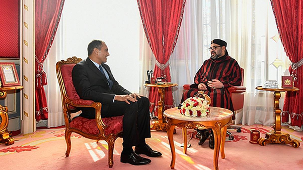 Le roi Mohammed VI recevant Ahmed Reda Chami, ce lundi 3 décembre, au Palais royal à Rabat.
