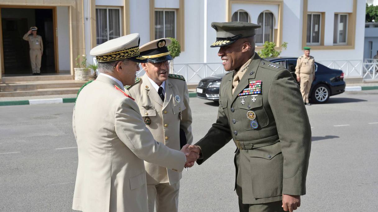 L’annonce de l’accueil par le royaume de l’African Lion 2023 a coïncidé avec la visite au Maroc du général du Corps des Marines des Etats-Unis et chef du Commandement américain pour l’Afrique (AFRICOM), Michael Langley.
