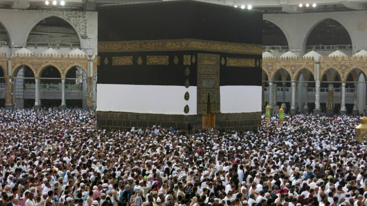 Des milliers de pèlerins rassemblés autour de la Kaaba, le 9 septembre 2016 à La Mecque.
