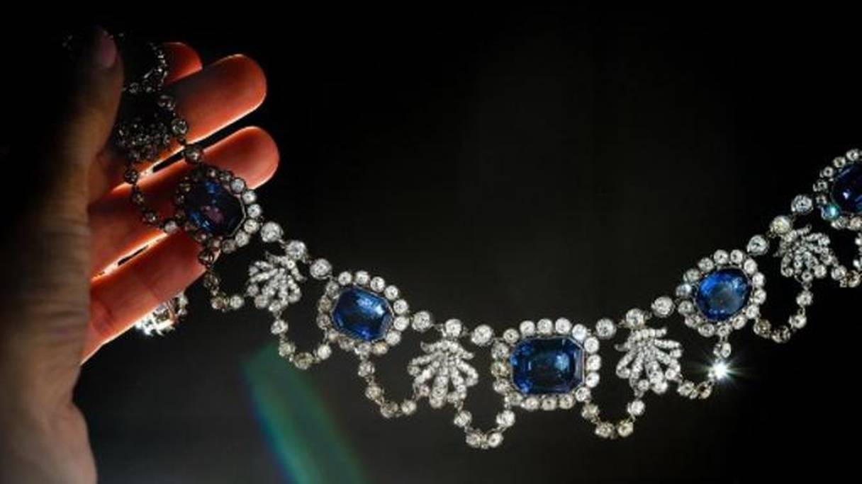 Collier de saphirs et de diamants du début du XIXe siècle, autrefois propriété de la fille adoptive de Napoléon, Stéphanie de Beauharnais.
