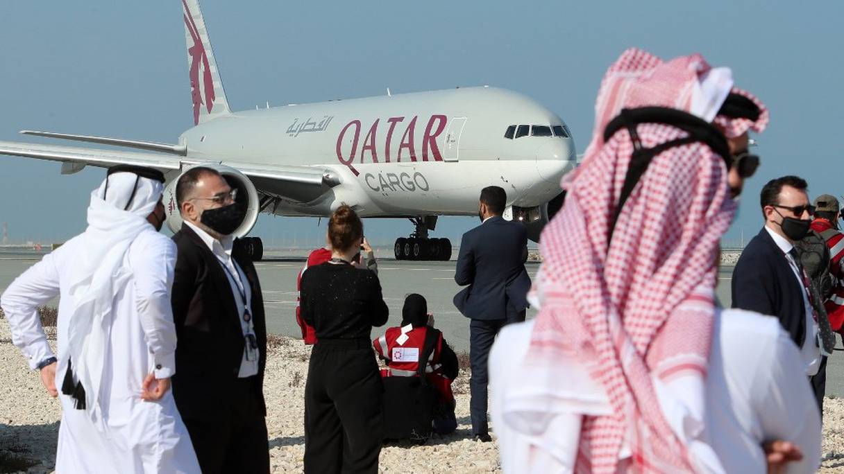 Tarmac de l'aéroport de Doha, au Qatar, alors que le premier vol commercial pour l'Arabie saoudite s'apprête à décoller, le 11 janvier 2021. 
