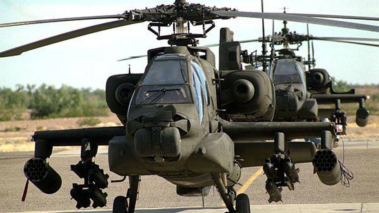 AH-64 APACHE.
