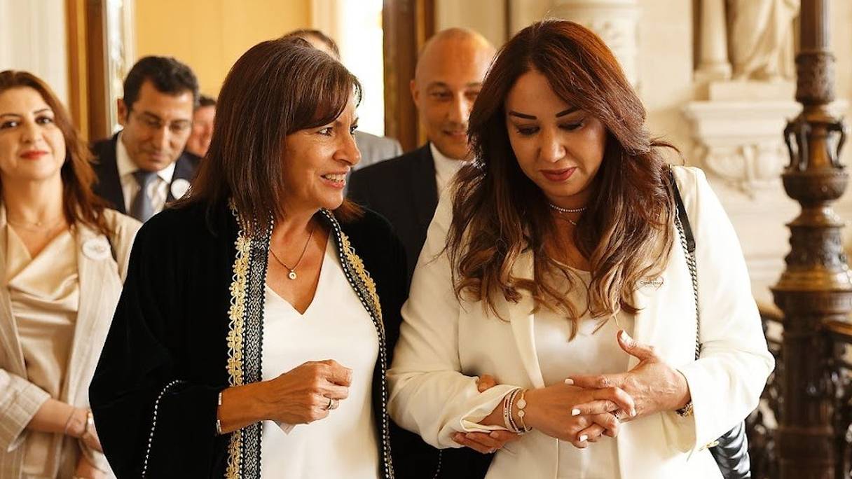 En visite de travail dans la capitale française, Nabila Rmili, présidente de la Conseil de la Ville de Casablanca, a rencontré Anne Hidalgo, maire de Paris, du 8 au 10 juin 2022. 
