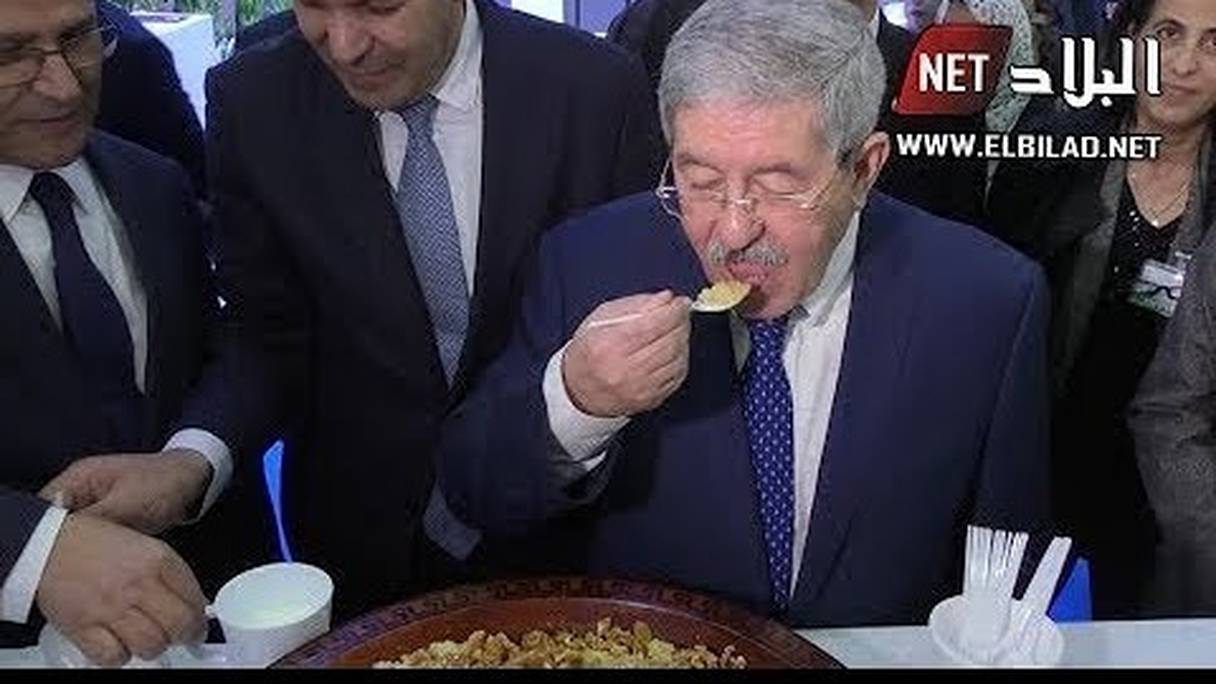 Le premier ministre algérien, Ahmed ouyahia, dégustant un plat de "barbicha" !
