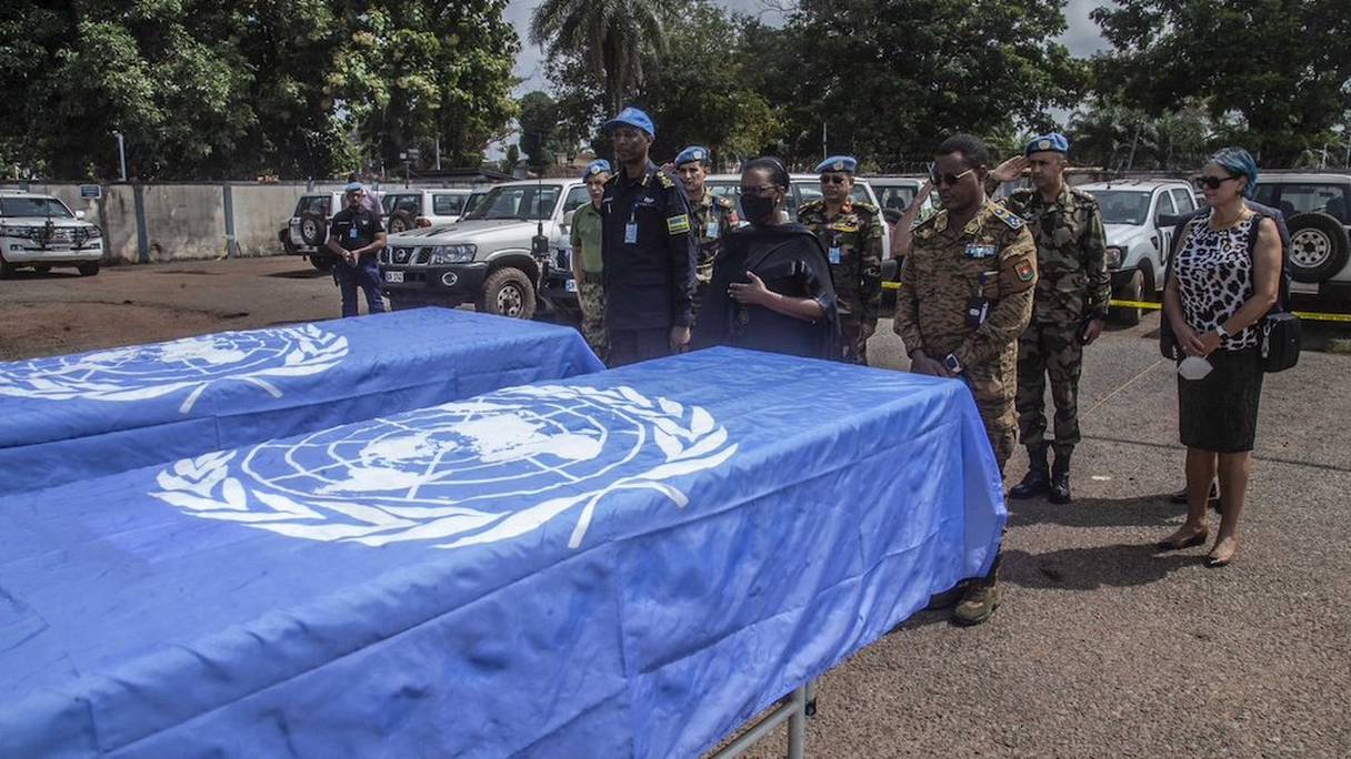Cérémonie d'hommage aux deux casques bleus du bataillon marocain, morts à Bangassou (Centrafrique), le 14 juin 2022.
