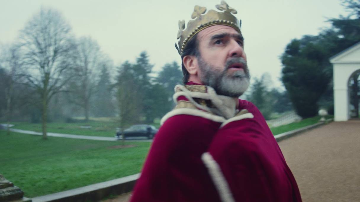 Eric Cantona dans le clip «Once» de Liam Gallagher.
