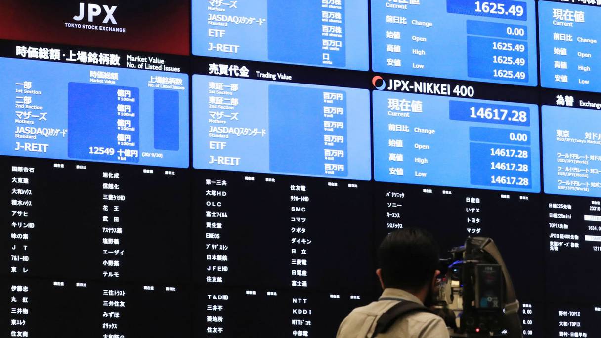 Le panneau d'affichage de la Bourse de Tokyo n'a montré aucune activité en raison de la panne, survenue le jeudi 1er octobre 2020. 

