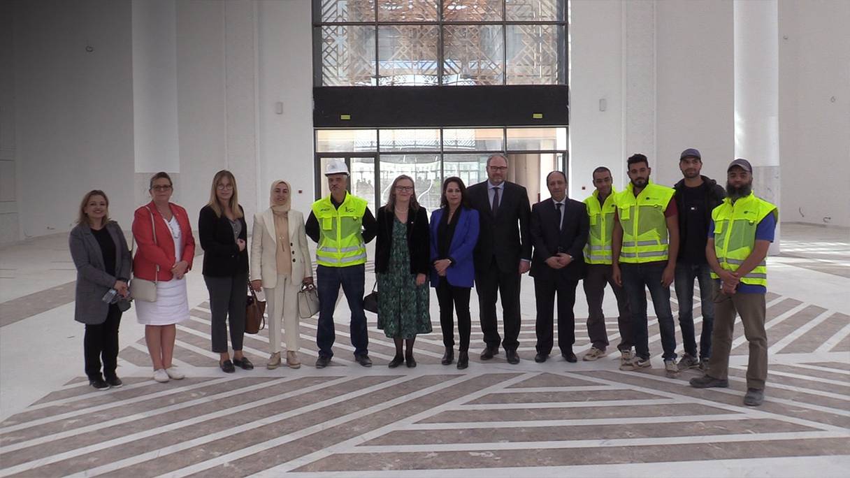 A l’invitation de la Chambre des conseillers du Parlement du Royaume, des sénateurs français, membres du groupe d’amitié interparlementaire France-Maroc, ont effectué une visite à Laâyoune (Laâyoune-Sakia El Hamra), du 1er au 4 décembre 2022.
