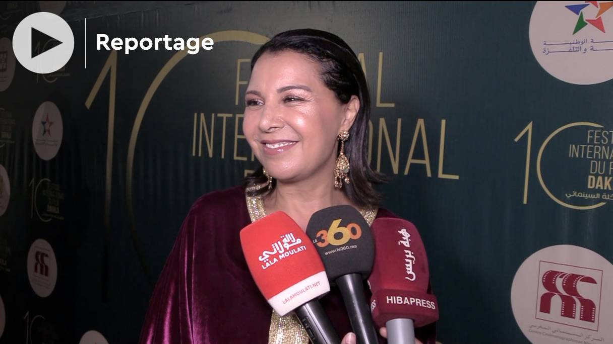 Mouna Fettou, lors de l'hommage qui a été rendu à l'ensemble de sa carrière, le 17 juin 2022, au Festival International du film de Dakhla. 
