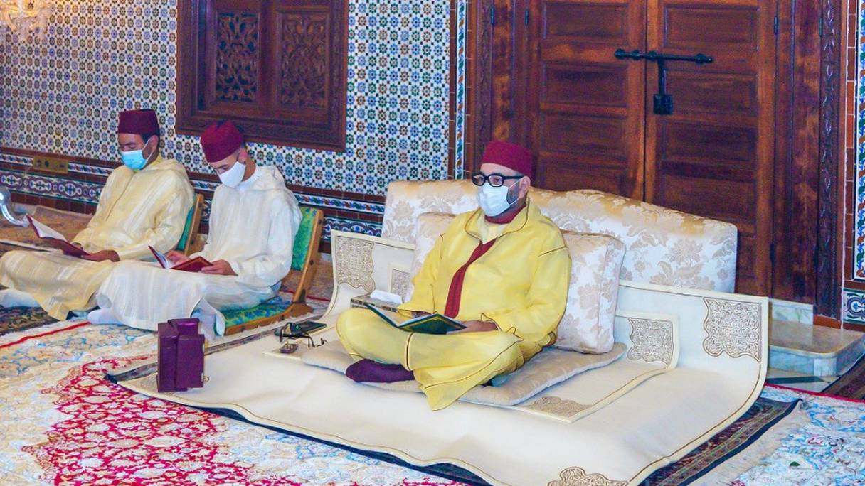Le roi Mohammed VI, Amir Al-Mouminine, célèbre une veillée religieuse en commémoration de l'Aïd al-Mawlid Annabaoui Acharif.
