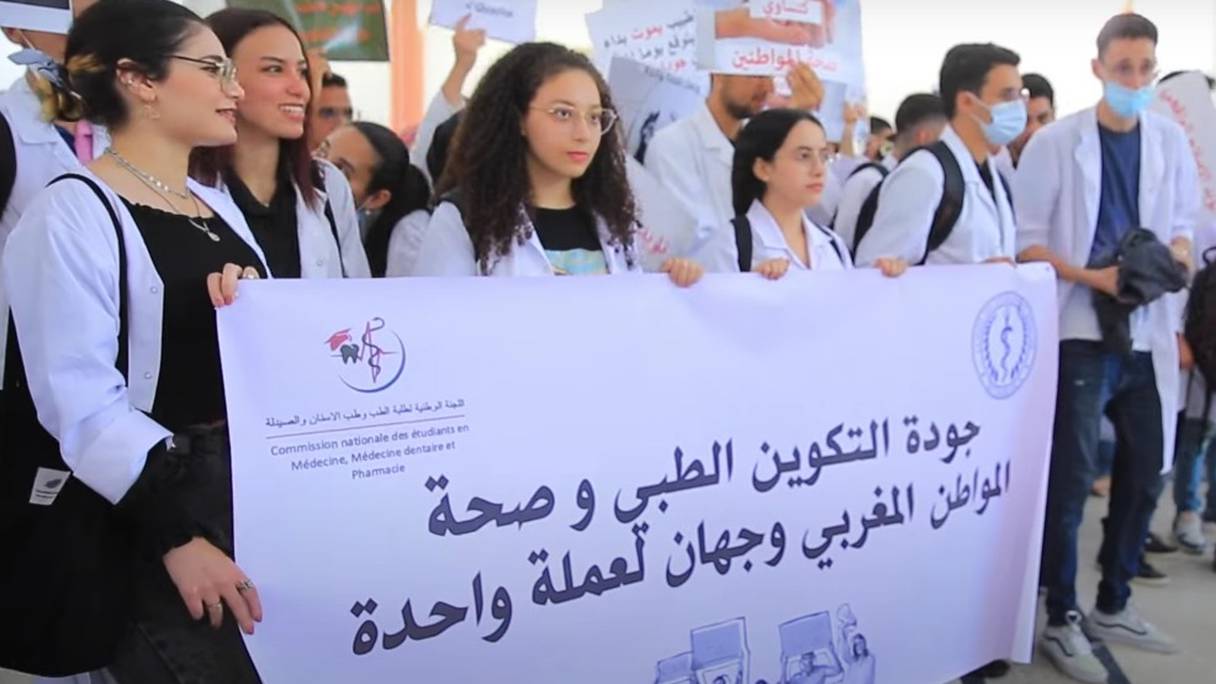 Les étudiants de la Faculté de médecine et de pharmacie de Casablanca en sit-in, le 28 juin 2022.
