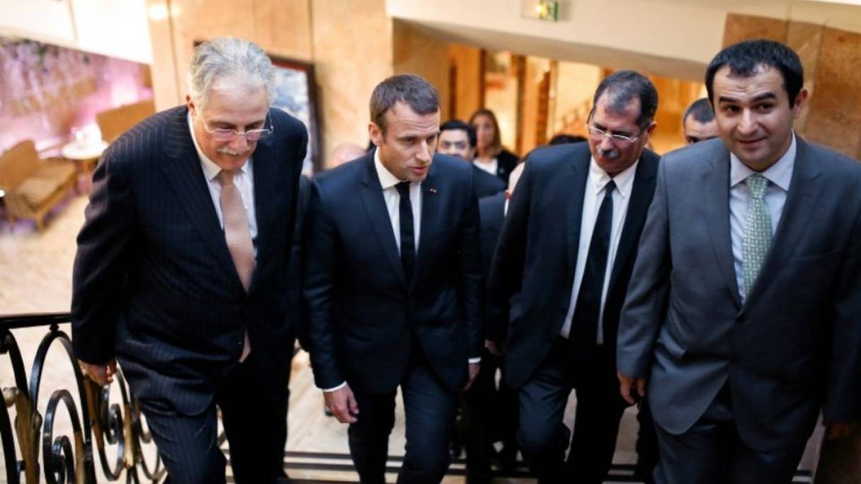De gauche à droite, le vice-président du CFCM, Chems-Eddine Hafiz, Emmanuel Macron, le président du CFCM à l'époque Anouar Kbibech et son successeur, Ahmet Ogras, le 20 juin 2017 à Paris.
