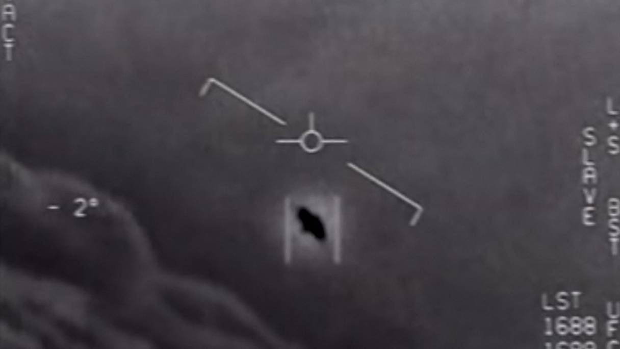 Image prise d'une vidéo non classifiée, filmée par des pilotes de l'US Navy et obtenue le 28 avril 2020, montrant un «phénomène aérien non identifié». 
