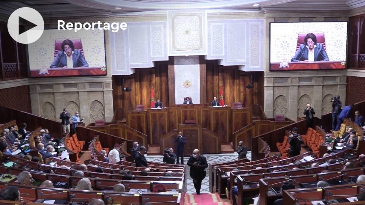 La Chambre des représentants, lundi 11 avril 2022, lors des débuts de la traduction simultanée de la langue arabe à la langue amazigh, à la première séance des questions orales de la session d’avril.
