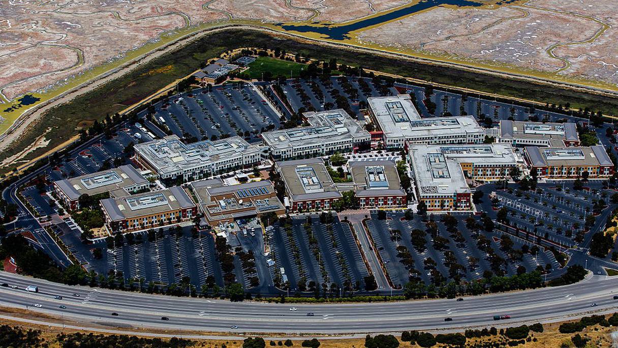Vue aérienne du siège social de Facebook à Menlo Park (Californie), en 2013. 
